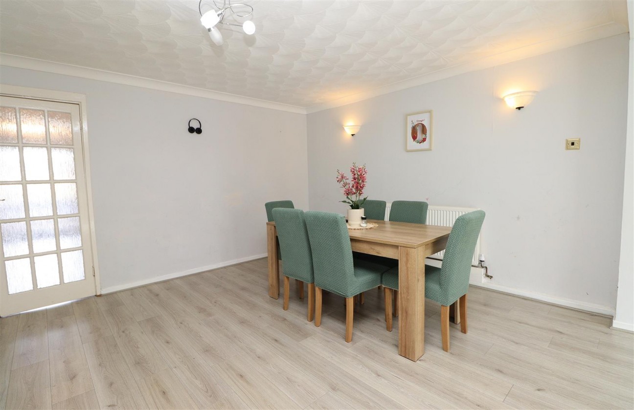 Byron Avenue, Borehamwood