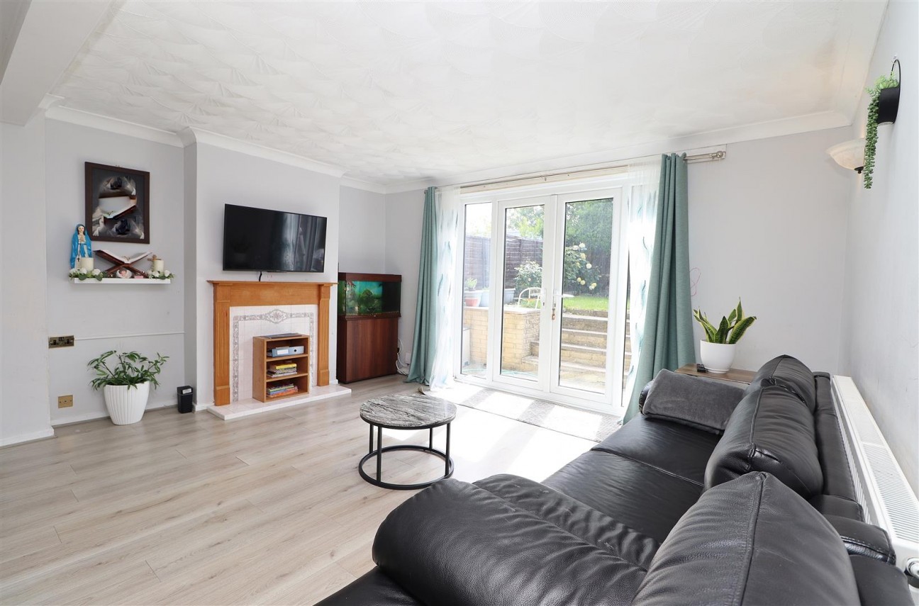 Byron Avenue, Borehamwood