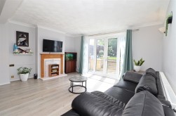 Byron Avenue, Borehamwood