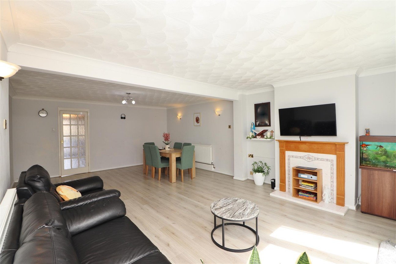Byron Avenue, Borehamwood