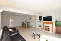 Byron Avenue, Borehamwood