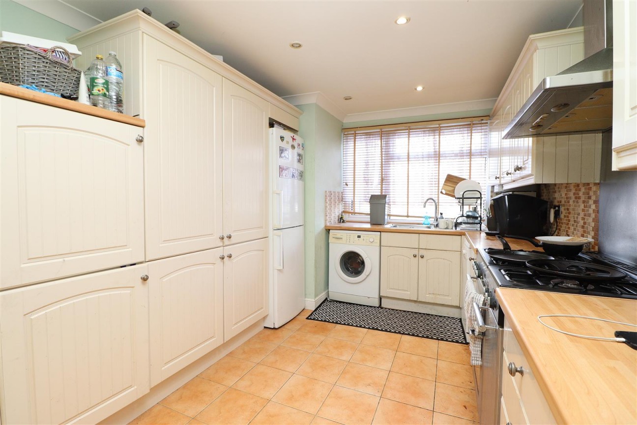 Byron Avenue, Borehamwood