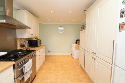 Byron Avenue, Borehamwood