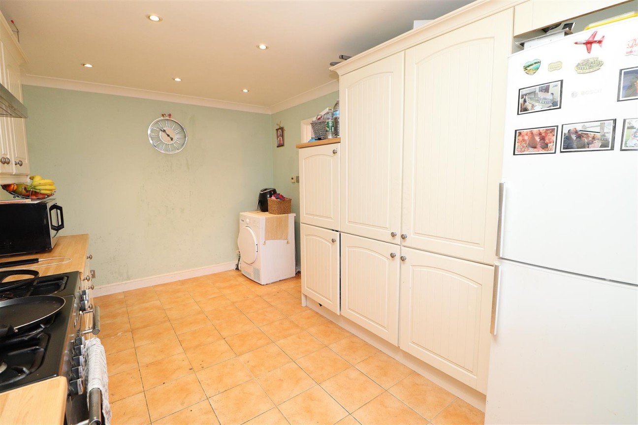 Byron Avenue, Borehamwood