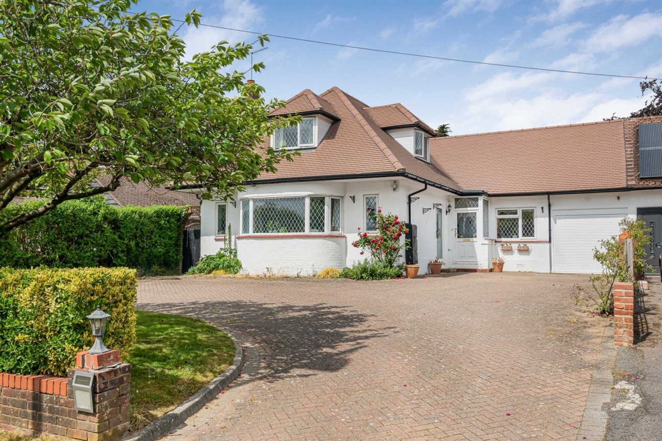 Theobald Street, Radlett