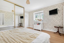 Theobald Street, Radlett
