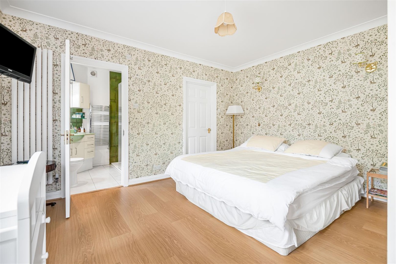 Theobald Street, Radlett