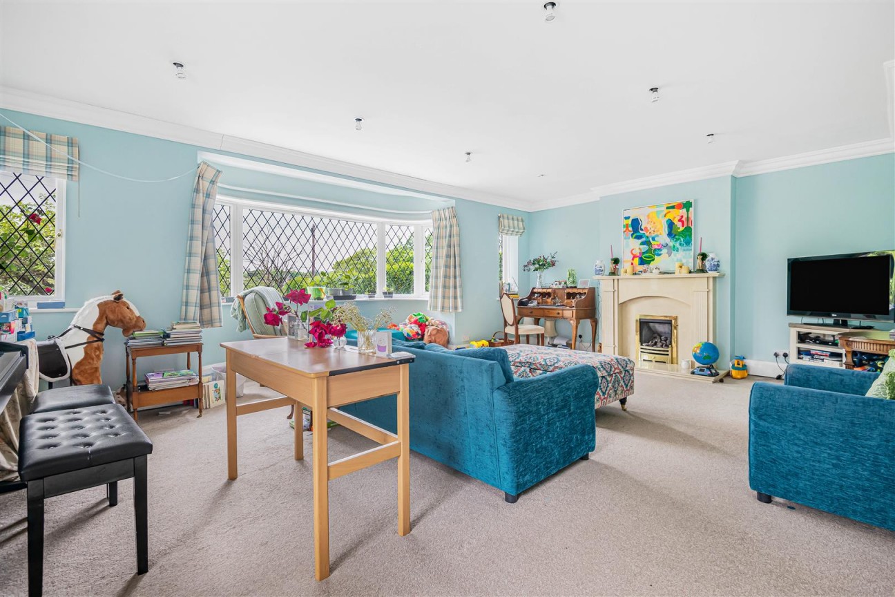 Theobald Street, Radlett