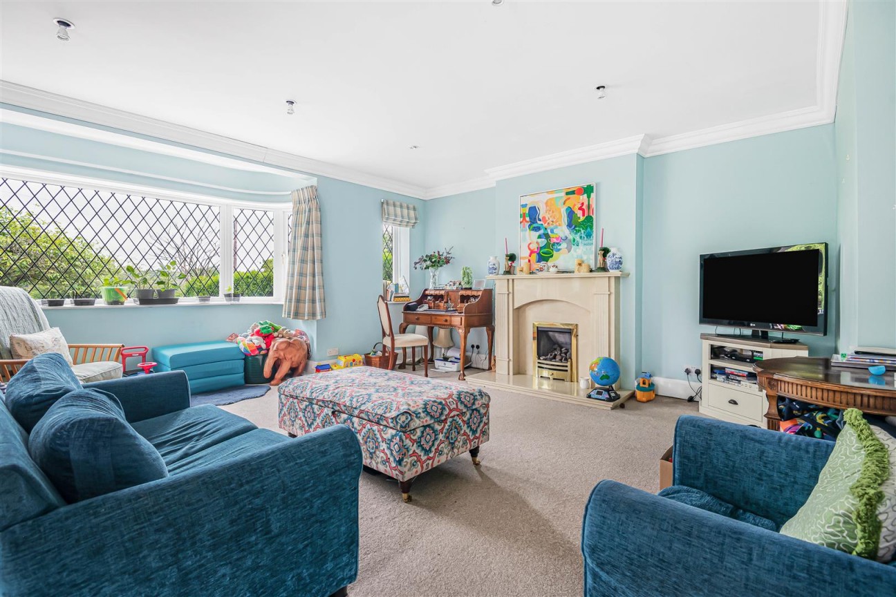 Theobald Street, Radlett