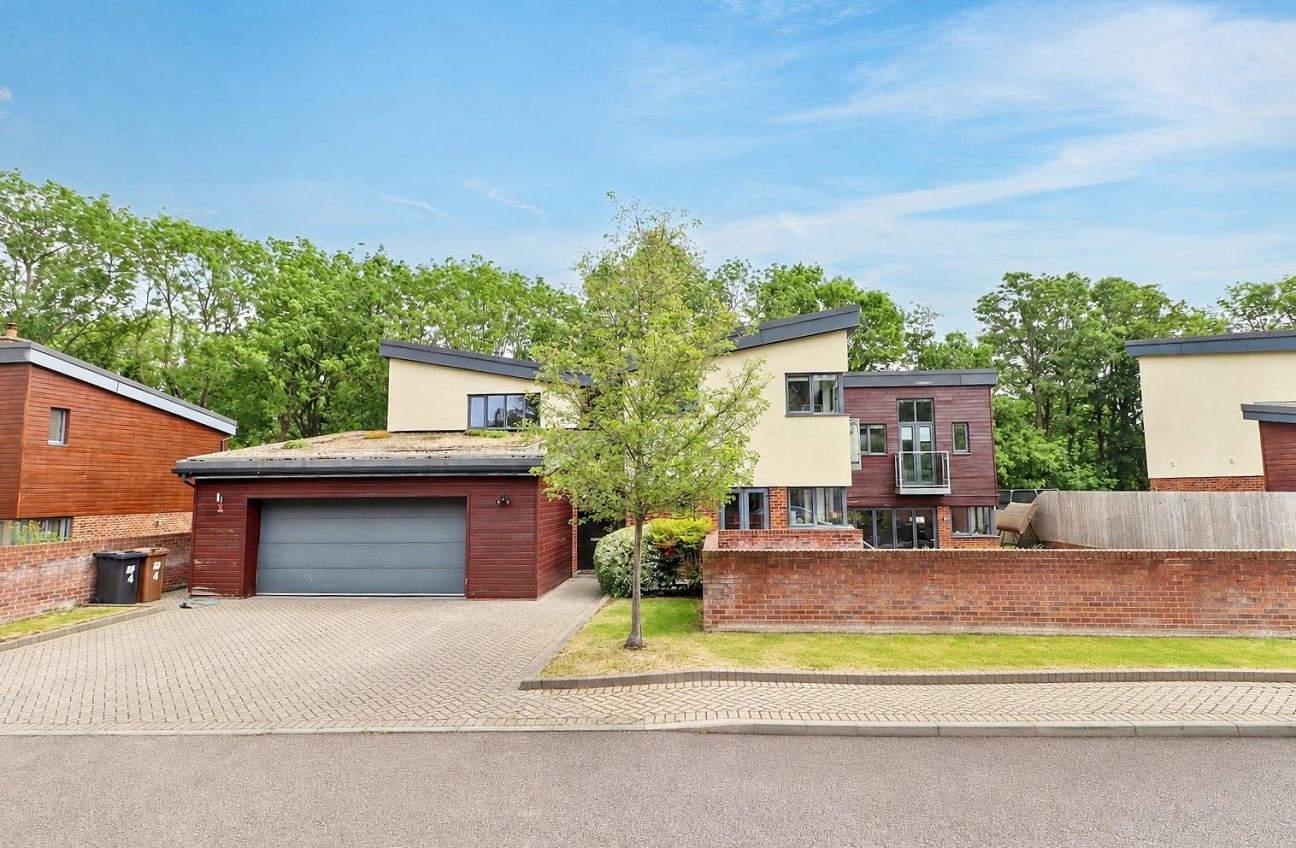 Sandy Lane, Bushey