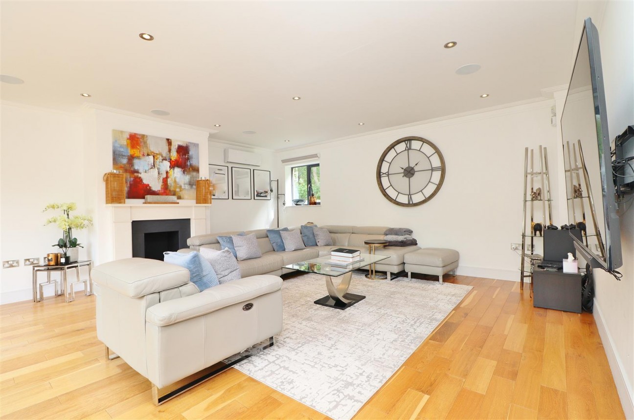 Sandy Lane, Bushey