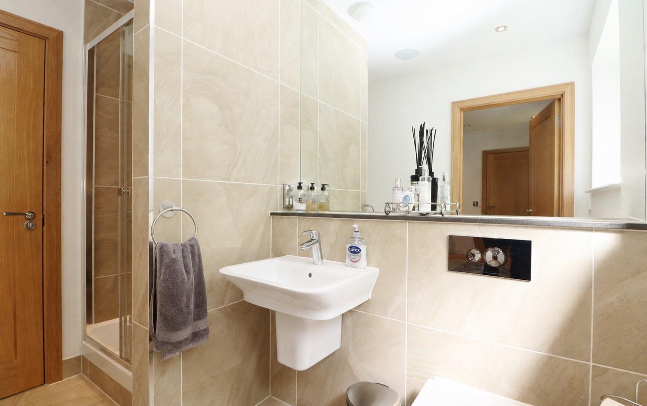 Sandy Lane, Bushey