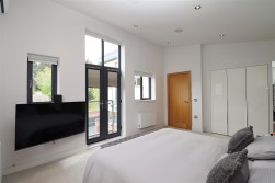 Sandy Lane, Bushey