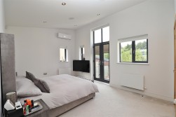 Sandy Lane, Bushey