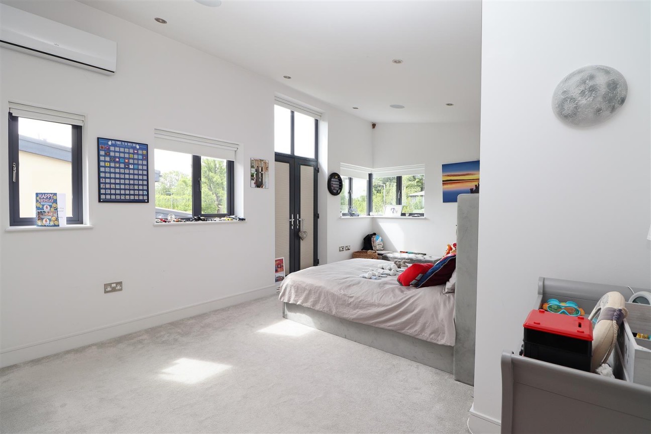 Sandy Lane, Bushey
