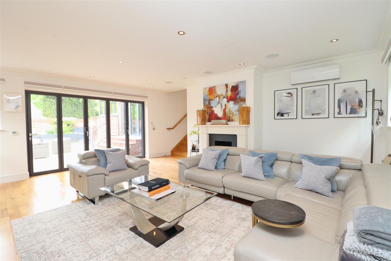 Sandy Lane, Bushey