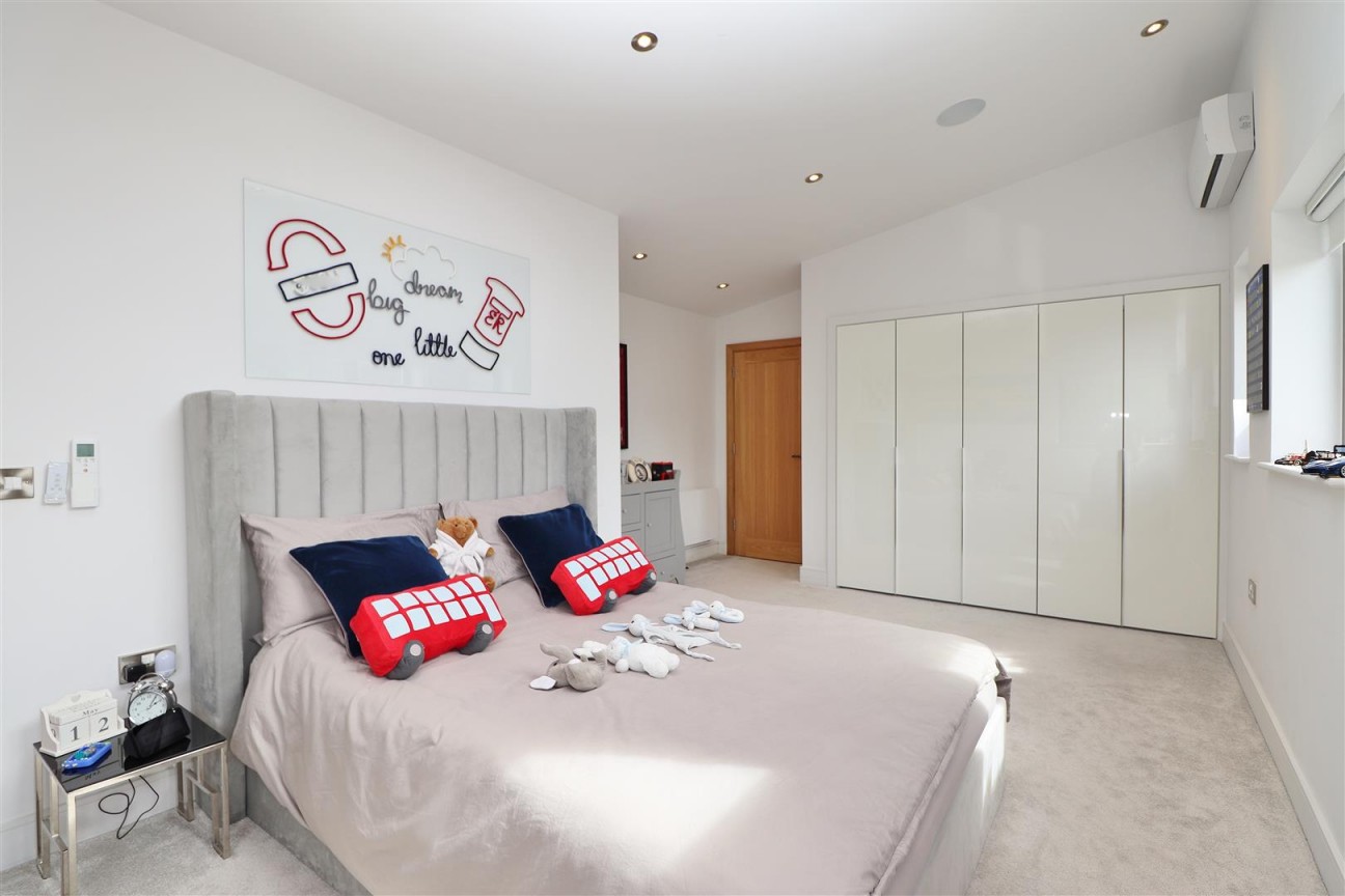 Sandy Lane, Bushey