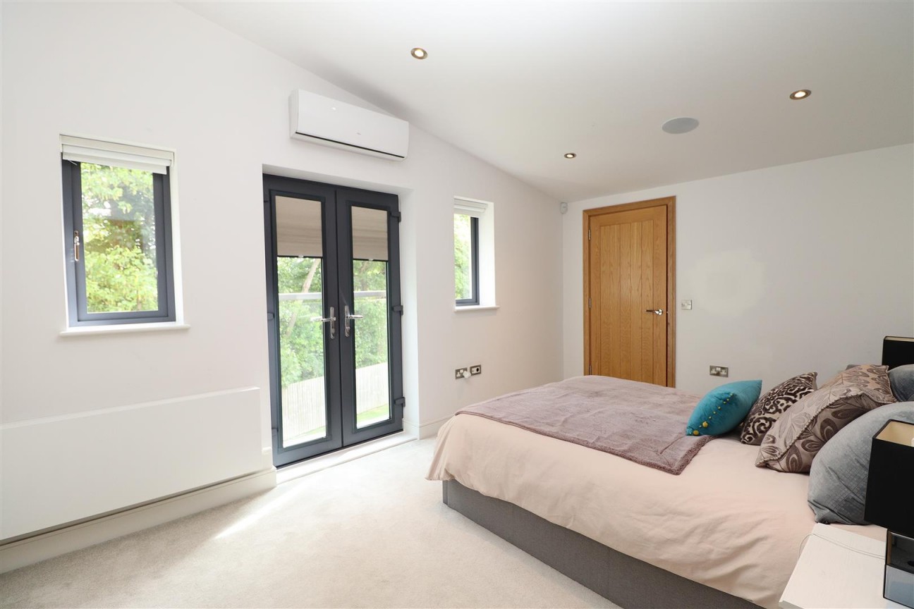 Sandy Lane, Bushey