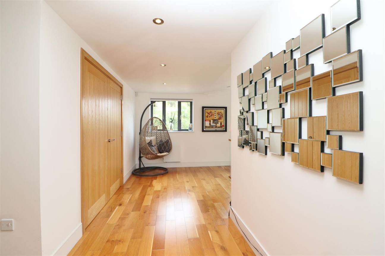 Sandy Lane, Bushey