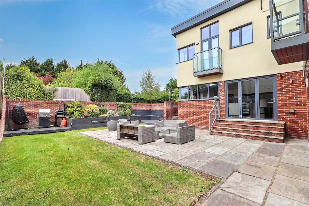 Sandy Lane, Bushey