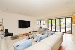 Sandy Lane, Bushey