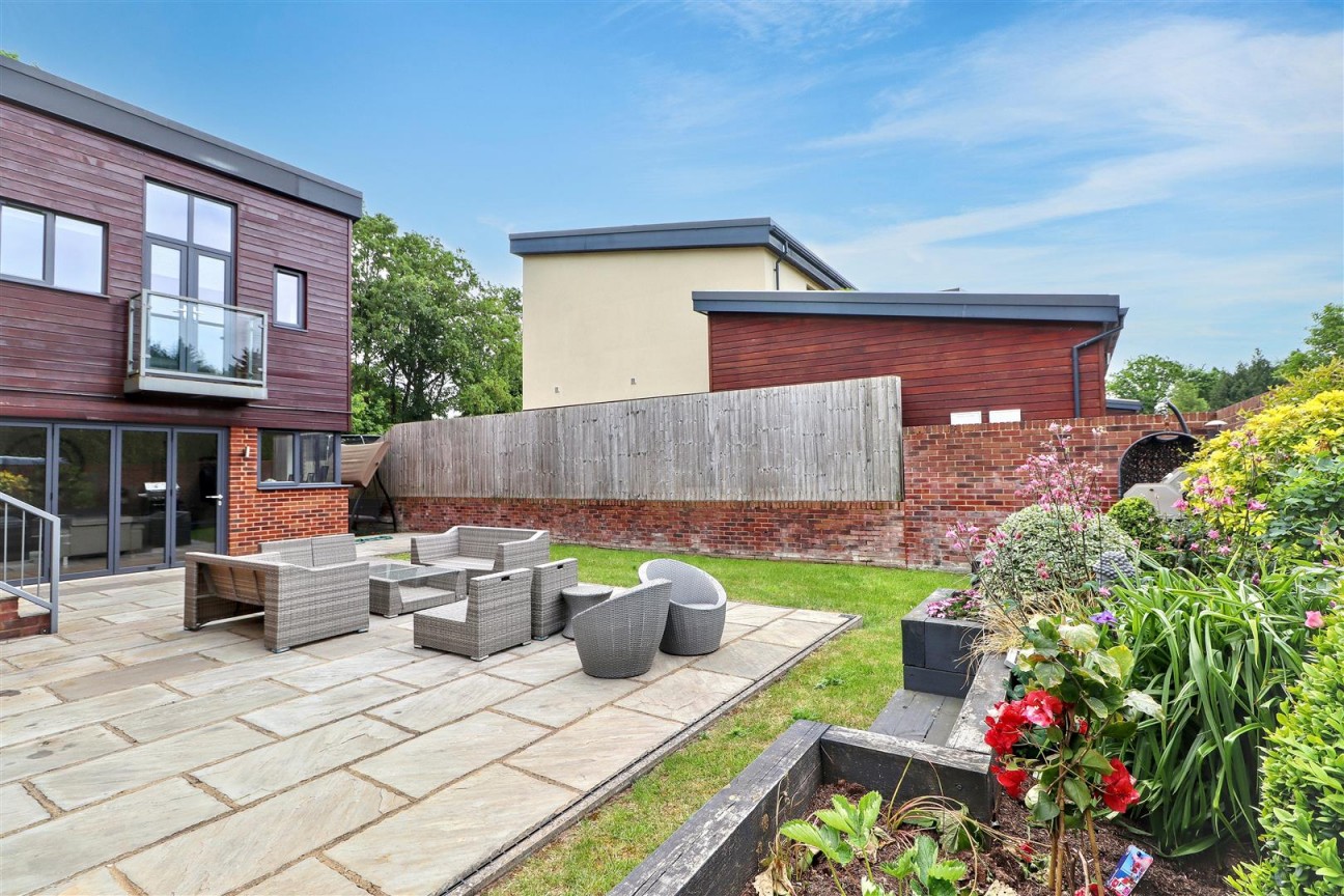 Sandy Lane, Bushey