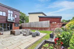 Sandy Lane, Bushey