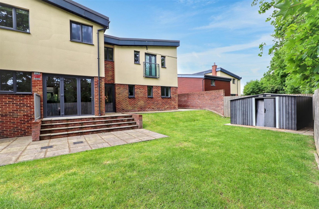 Sandy Lane, Bushey