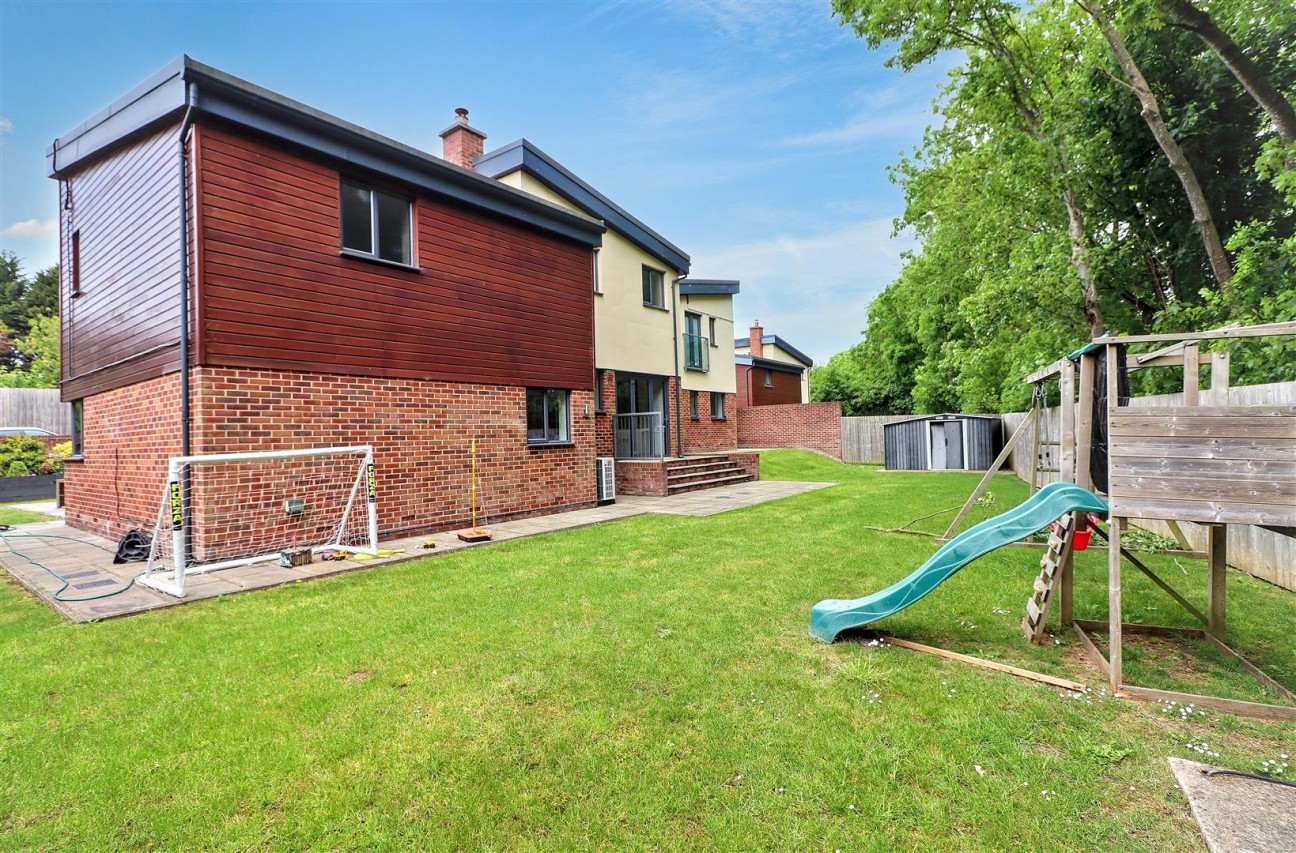 Sandy Lane, Bushey
