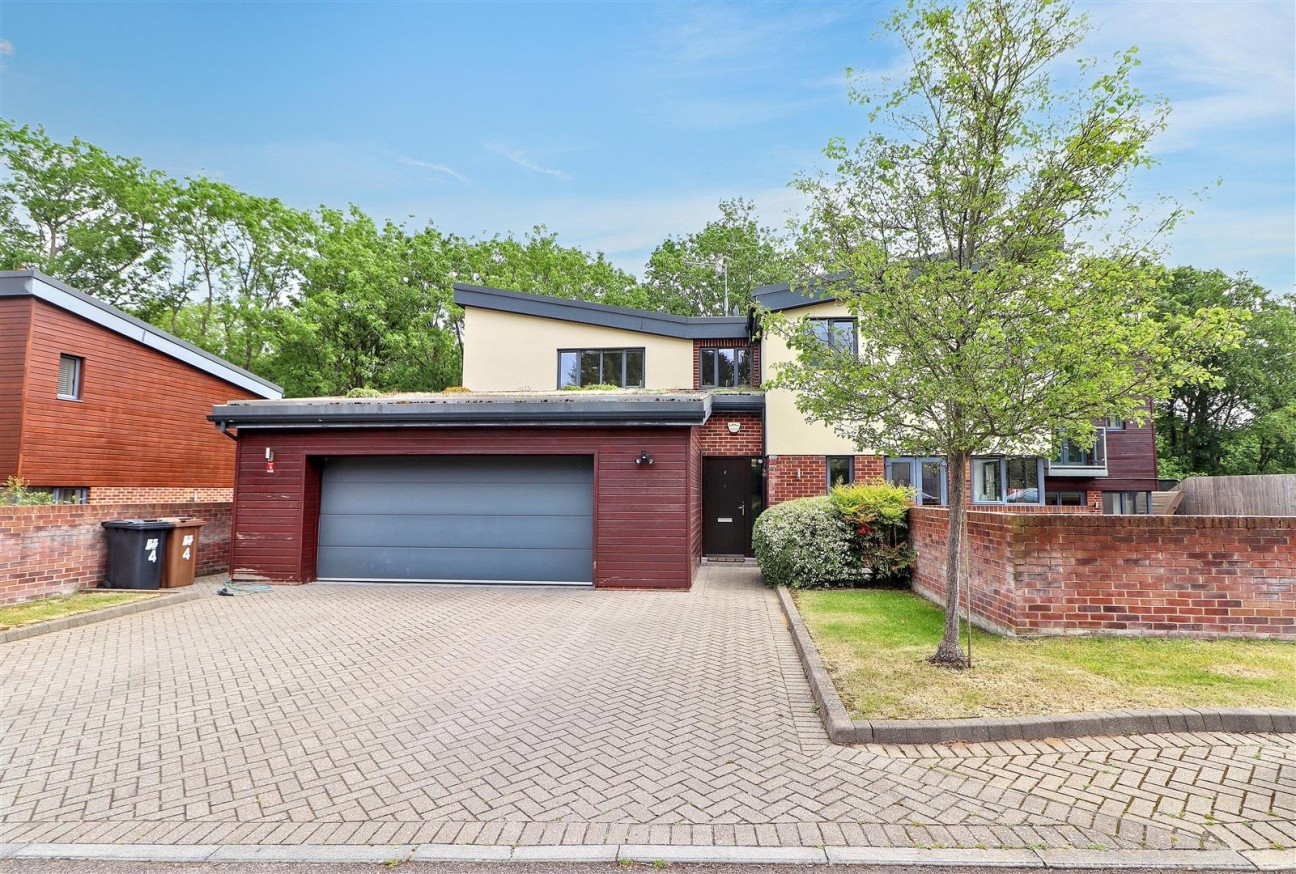 Sandy Lane, Bushey