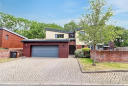 Sandy Lane, Bushey