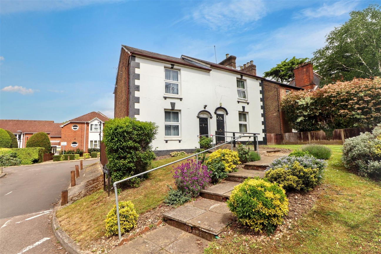 Barnet Lane, Elstree, Borehamwood