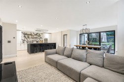 Oakridge Avenue, Radlett