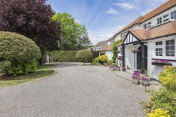 The Avenue, Radlett