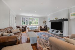 The Avenue, Radlett