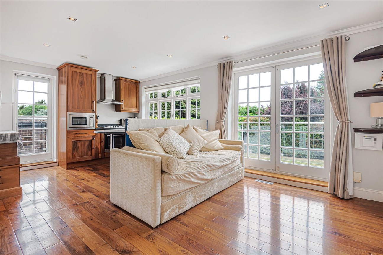 The Avenue, Radlett