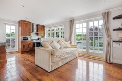 The Avenue, Radlett