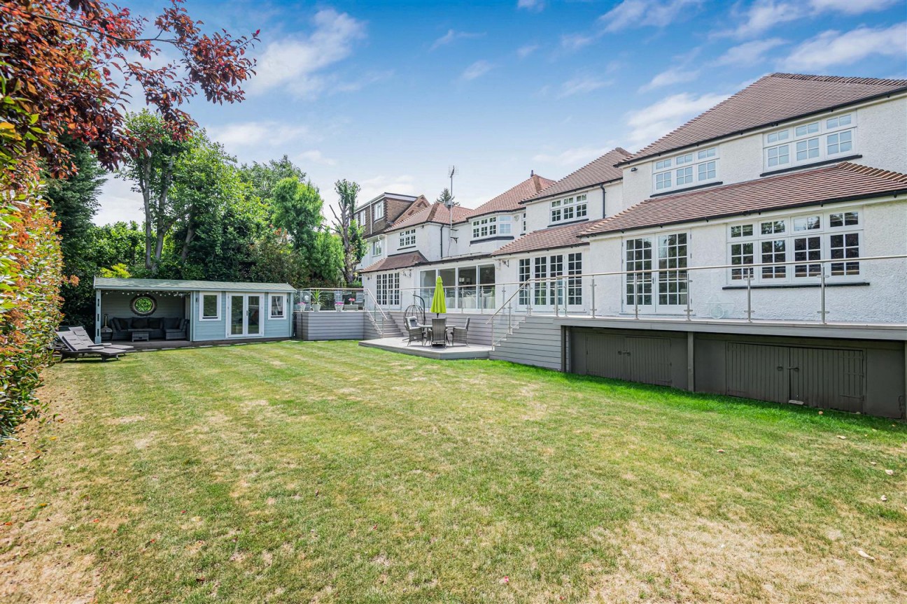 The Avenue, Radlett
