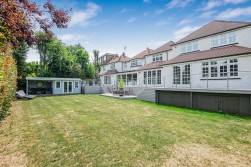 The Avenue, Radlett