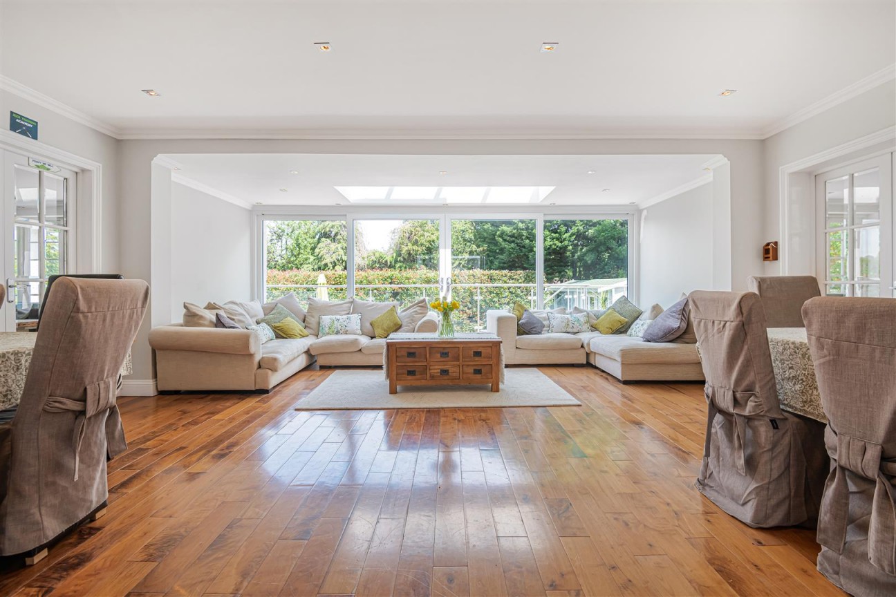 The Avenue, Radlett