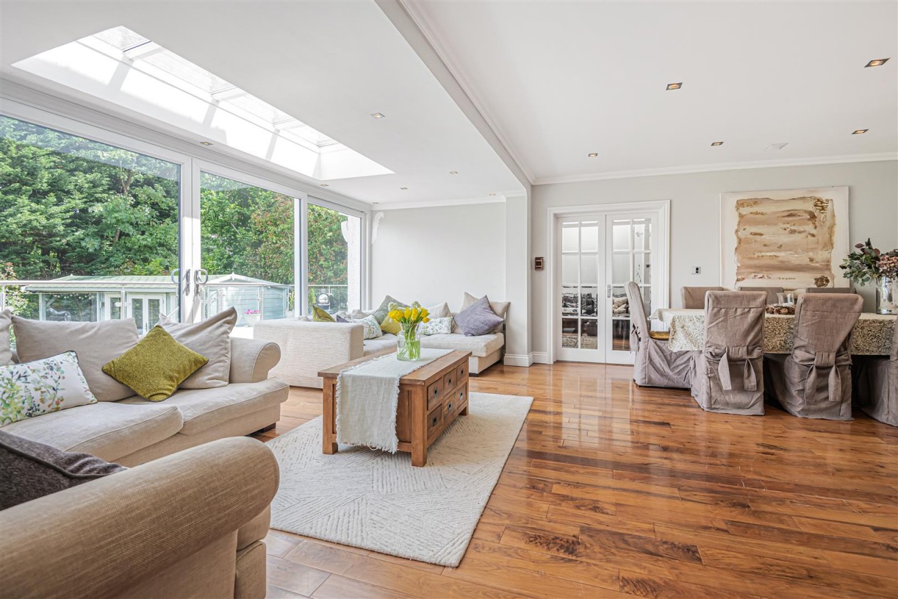 The Avenue, Radlett