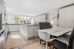 The Avenue, Radlett