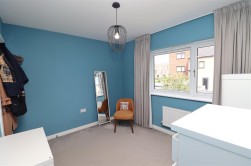 Holmesley Road, Borehamwood