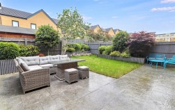 Holmesley Road, Borehamwood