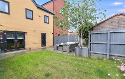 Holmesley Road, Borehamwood