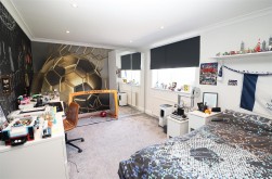 Thornbury Gardens, Borehamwood