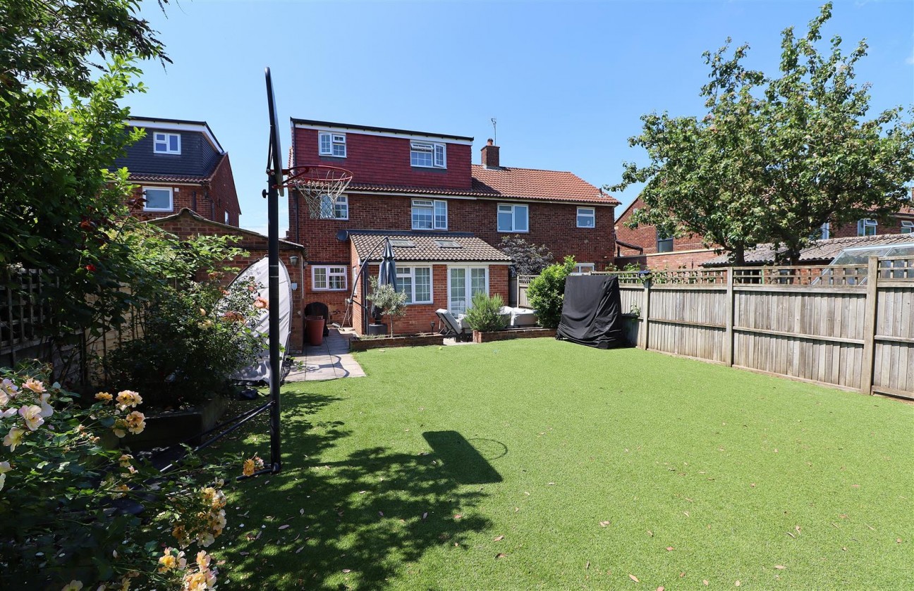 Thornbury Gardens, Borehamwood