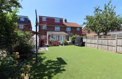 Thornbury Gardens, Borehamwood
