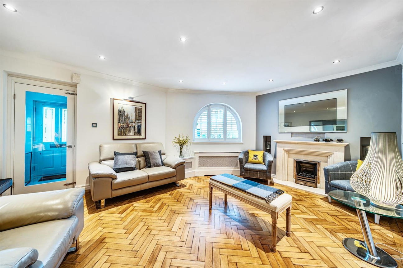 Grace Avenue, Shenley