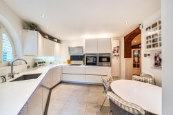 Grace Avenue, Shenley
